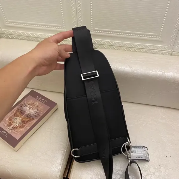 【2026】【 PRADA 公式旗艦店】プラダ 胸ポケット 当日出荷 好評に付き再入荷!29*17*6.5CM 【2026】【 PRADA 公式旗艦店】プラダ 胸ポケット 当日出荷 好評に付き再入荷!29*17*6.5CM