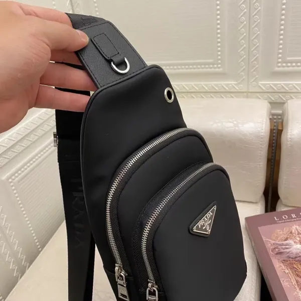 【2026】【 PRADA 公式旗艦店】プラダ 胸ポケット 当日出荷 好評に付き再入荷!29*17*6.5CM 【2026】【 PRADA 公式旗艦店】プラダ 胸ポケット 当日出荷 好評に付き再入荷!29*17*6.5CM