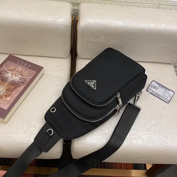【2026】【 PRADA 公式旗艦店】プラダ 胸ポケット 当日出荷 好評に付き再入荷!29*17*6.5CM 【2026】【 PRADA 公式旗艦店】プラダ 胸ポケット 当日出荷 好評に付き再入荷!29*17*6.5CM