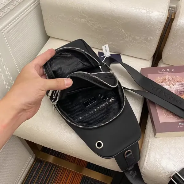 【2026】【 PRADA 公式旗艦店】プラダ 胸ポケット 当日出荷 好評に付き再入荷!29*17*6.5CM 【2026】【 PRADA 公式旗艦店】プラダ 胸ポケット 当日出荷 好評に付き再入荷!29*17*6.5CM
