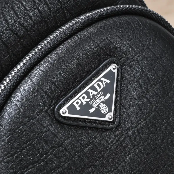 【2026】【 PRADA 公式旗艦店】プラダ   胸ポケット  当日出荷 好評に付き再入荷！27*18*7CM