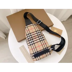 【2026】【BURBERRY 公式旗艦店】バーバリー 胸ポケット 当日出荷 好評に付き再入荷!30*17.5*5CM 【2026】【BURBERRY 公式旗艦店】バーバリー 胸ポケット 当日出荷 好評に付き再入荷!30*17.5*5CM