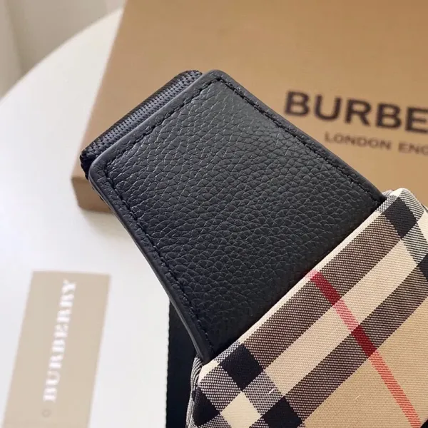 【2026】【BURBERRY 公式旗艦店】バーバリー 胸ポケット 当日出荷 好評に付き再入荷!30*17.5*5CM 【2026】【BURBERRY 公式旗艦店】バーバリー 胸ポケット 当日出荷 好評に付き再入荷!30*17.5*5CM