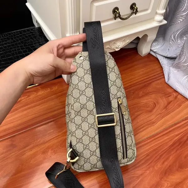 【2026】【GUCCI 公式旗艦店】クッチ 胸ポケット 当日出荷 好評に付き再入荷!17*30*6CM 【2026】【GUCCI 公式旗艦店】クッチ 胸ポケット 当日出荷 好評に付き再入荷!17*30*6CM