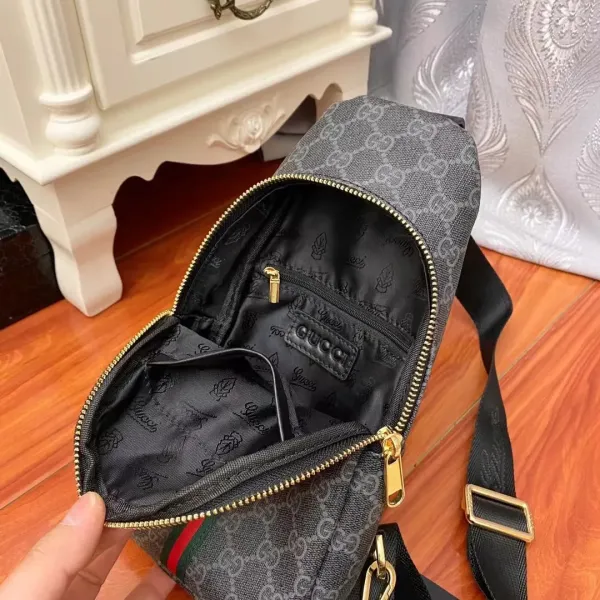 【2026】【GUCCI 公式旗艦店】クッチ 胸ポケット 当日出荷 好評に付き再入荷!17*30*6CM 【2026】【GUCCI 公式旗艦店】クッチ 胸ポケット 当日出荷 好評に付き再入荷!17*30*6CM
