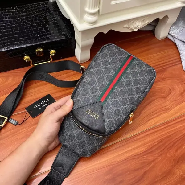 【2026】【GUCCI 公式旗艦店】クッチ 胸ポケット 当日出荷 好評に付き再入荷!17*30*6CM 【2026】【GUCCI 公式旗艦店】クッチ 胸ポケット 当日出荷 好評に付き再入荷!17*30*6CM
