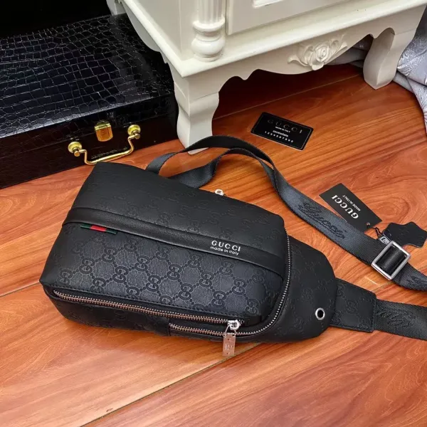 【2026】【GUCCI 公式旗艦店】クッチ 胸ポケット 当日出荷 好評に付き再入荷!18*32*7CM 【2026】【GUCCI 公式旗艦店】クッチ 胸ポケット 当日出荷 好評に付き再入荷!18*32*7CM