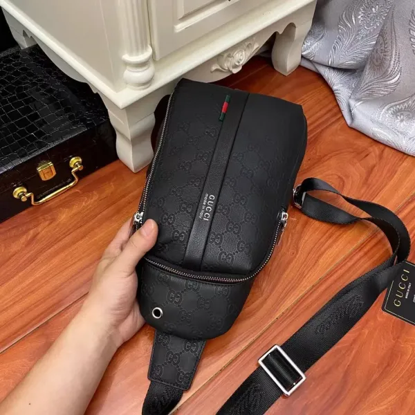 【2026】【GUCCI 公式旗艦店】クッチ 胸ポケット 当日出荷 好評に付き再入荷!18*32*7CM 【2026】【GUCCI 公式旗艦店】クッチ 胸ポケット 当日出荷 好評に付き再入荷!18*32*7CM
