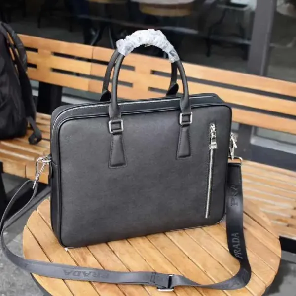 【2026】【PRADA 公式旗艦店】プラダ ブリーフケース当日出荷 好評に付き再入荷!39*30*6.5CM 【2026】【PRADA 公式旗艦店】プラダ ブリーフケース当日出荷 好評に付き再入荷!39*30*6.5CM