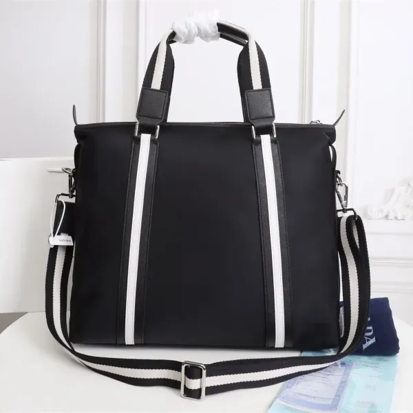 【2026】【PRADA 公式旗艦店】プラダ ハンドバッグ 当日出荷 好評に付き再入荷!40*36*13CM 【2026】【PRADA 公式旗艦店】プラダ ハンドバッグ 当日出荷 好評に付き再入荷!40*36*13CM