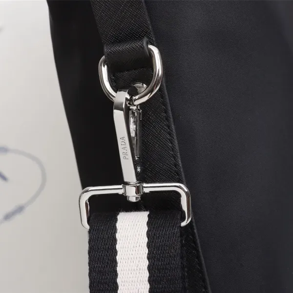 【2026】【PRADA 公式旗艦店】プラダ ハンドバッグ 当日出荷 好評に付き再入荷!40*36*13CM 【2026】【PRADA 公式旗艦店】プラダ ハンドバッグ 当日出荷 好評に付き再入荷!40*36*13CM