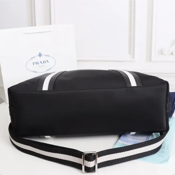 【2026】【PRADA 公式旗艦店】プラダ ハンドバッグ 当日出荷 好評に付き再入荷!40*36*13CM 【2026】【PRADA 公式旗艦店】プラダ ハンドバッグ 当日出荷 好評に付き再入荷!40*36*13CM