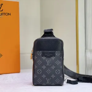 【2026】【LOUIS VUITTON 公式 旗艦店】 ルイヴィトン 胸ポケット当日出荷 好評に付き再入荷!13*21*5CM 【2026】【LOUIS VUITTON 公式 旗艦店】 ルイヴィトン 胸ポケット当日出荷 好評に付き再入荷!13*21*5CM