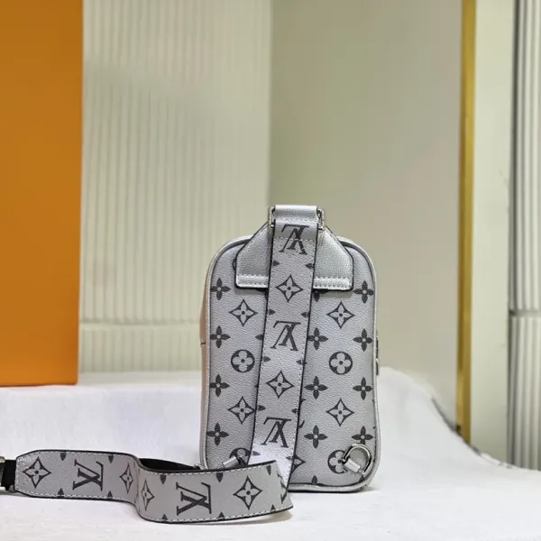 【2026】【LOUIS VUITTON 公式 旗艦店】 ルイヴィトン 胸ポケット当日出荷 好評に付き再入荷!13*21*5CM 【2026】【LOUIS VUITTON 公式 旗艦店】 ルイヴィトン 胸ポケット当日出荷 好評に付き再入荷!13*21*5CM