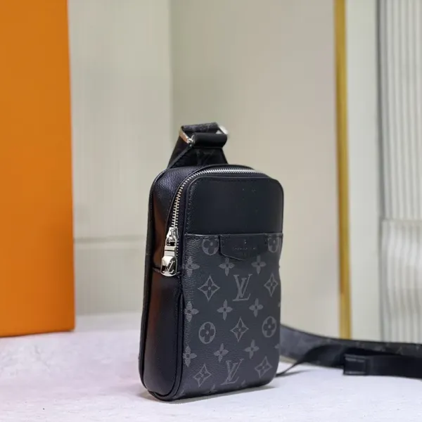 【2026】【LOUIS VUITTON 公式 旗艦店】 ルイヴィトン 胸ポケット当日出荷 好評に付き再入荷!13*21*5CM 【2026】【LOUIS VUITTON 公式 旗艦店】 ルイヴィトン 胸ポケット当日出荷 好評に付き再入荷!13*21*5CM