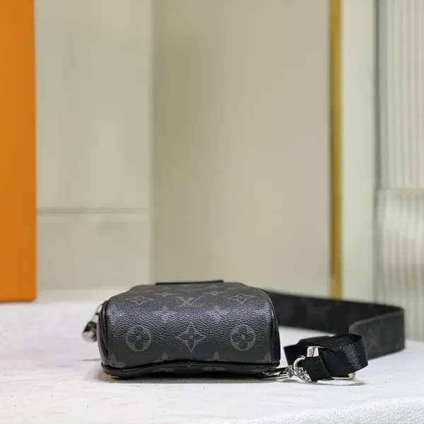 【2026】【LOUIS VUITTON 公式 旗艦店】 ルイヴィトン 胸ポケット当日出荷 好評に付き再入荷!13*21*5CM 【2026】【LOUIS VUITTON 公式 旗艦店】 ルイヴィトン 胸ポケット当日出荷 好評に付き再入荷!13*21*5CM