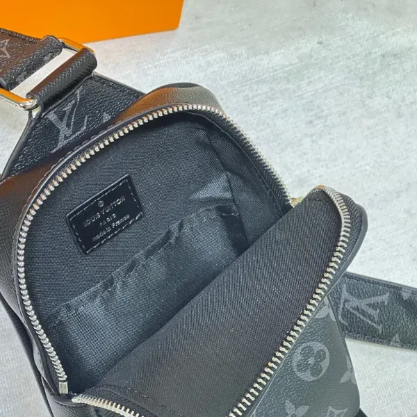 【2026】【LOUIS VUITTON 公式 旗艦店】 ルイヴィトン 胸ポケット当日出荷 好評に付き再入荷!13*21*5CM 【2026】【LOUIS VUITTON 公式 旗艦店】 ルイヴィトン 胸ポケット当日出荷 好評に付き再入荷!13*21*5CM