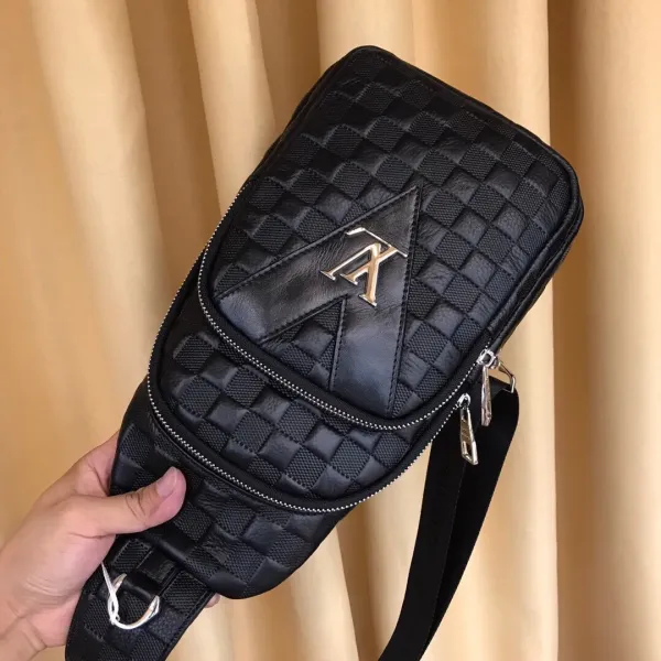 【2026】【LOUIS VUITTON 公式 旗艦店】 ルイヴィトン 胸ポケット当日出荷 好評に付き再入荷!30*18*7CM 【2026】【LOUIS VUITTON 公式 旗艦店】 ルイヴィトン 胸ポケット当日出荷 好評に付き再入荷!30*18*7CM