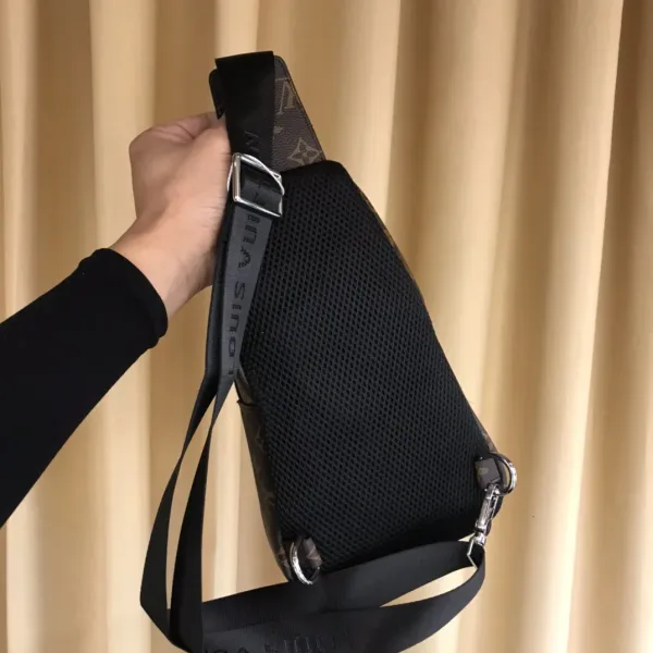 【2026】【LOUIS VUITTON  公式 旗艦店】 ルイヴィトン   胸ポケット当日出荷 好評に付き再入荷！29*16*6CM