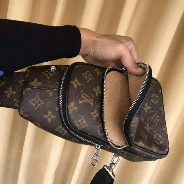 【2026】【LOUIS VUITTON  公式 旗艦店】 ルイヴィトン   胸ポケット当日出荷 好評に付き再入荷！29*16*6CM