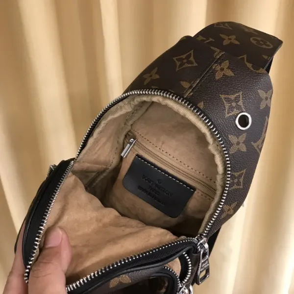 【2026】【LOUIS VUITTON  公式 旗艦店】 ルイヴィトン   胸ポケット当日出荷 好評に付き再入荷！29*16*6CM