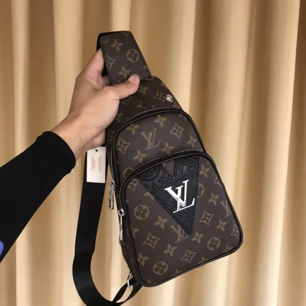 【2026】【LOUIS VUITTON  公式 旗艦店】 ルイヴィトン   胸ポケット当日出荷 好評に付き再入荷！29*16*6CM