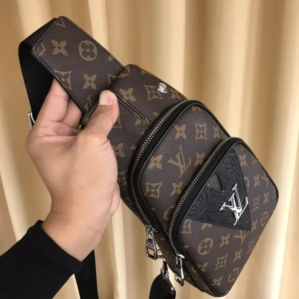 【2026】【LOUIS VUITTON  公式 旗艦店】 ルイヴィトン   胸ポケット当日出荷 好評に付き再入荷！29*16*6CM