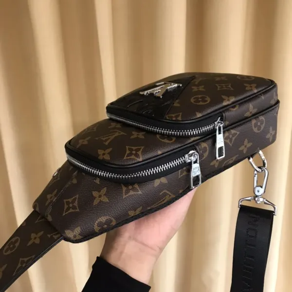 【2026】【LOUIS VUITTON  公式 旗艦店】 ルイヴィトン   胸ポケット当日出荷 好評に付き再入荷！29*16*6CM