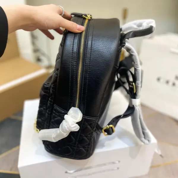 【2026】【DIOR 公式旗艦店】 ディオール リュックサック 当日出荷 好評に付き再入荷!26*30CM 【2026】【DIOR 公式旗艦店】 ディオール リュックサック 当日出荷 好評に付き再入荷!26*30CM