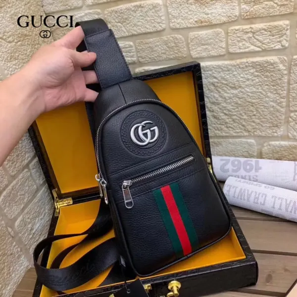 【2026】【GUCCI 公式 旗艦店】クッチ 胸ポケット当日出荷 好評に付き再入荷!30*18*7CM 【2026】【GUCCI 公式 旗艦店】クッチ 胸ポケット当日出荷 好評に付き再入荷!30*18*7CM