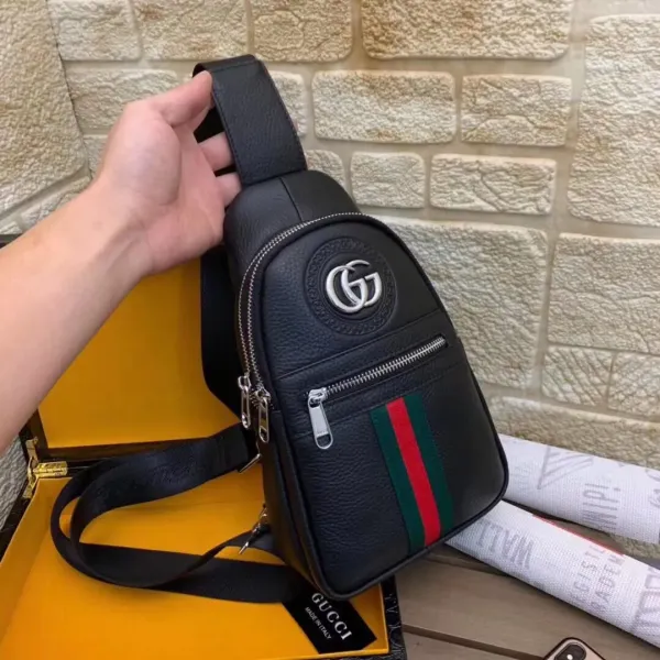 【2026】【GUCCI 公式 旗艦店】クッチ 胸ポケット当日出荷 好評に付き再入荷!30*18*7CM 【2026】【GUCCI 公式 旗艦店】クッチ 胸ポケット当日出荷 好評に付き再入荷!30*18*7CM
