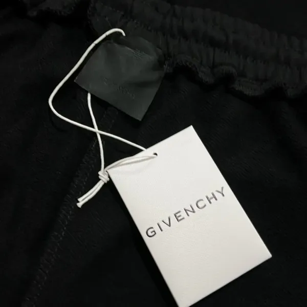【2026】【GIVENCHY 公式旗艦店】ジバンシー ショートパンツ ご好評に付き再入荷! 【2026】【GIVENCHY 公式旗艦店】ジバンシー ショートパンツ ご好評に付き再入荷!