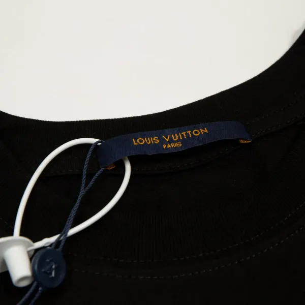 【2026】【LOUIS VUITTON 公式旗艦店】ルイヴィトン Tシャツご好評に付き再入荷! 【2026】【LOUIS VUITTON 公式旗艦店】ルイヴィトン Tシャツご好評に付き再入荷!