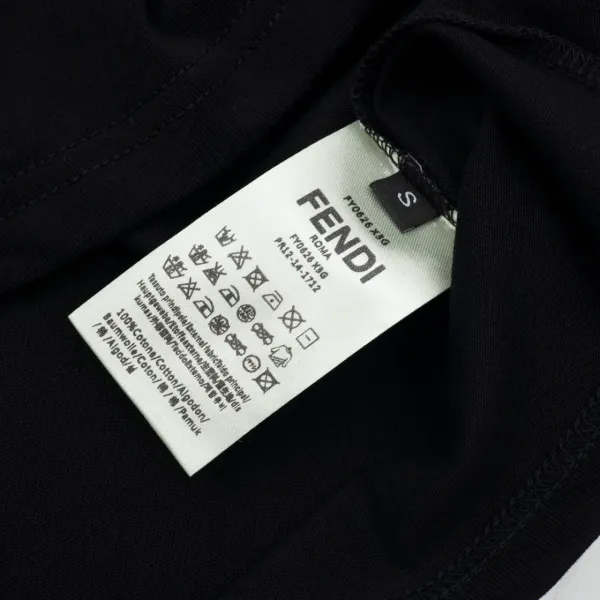 【2026】【FENDI 公式旗艦店】フェンディ Tシャツご好評に付き再入荷! 【2026】【FENDI 公式旗艦店】フェンディ Tシャツご好評に付き再入荷!