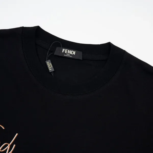 【2026】【FENDI 公式旗艦店】フェンディ Tシャツご好評に付き再入荷! 【2026】【FENDI 公式旗艦店】フェンディ Tシャツご好評に付き再入荷!