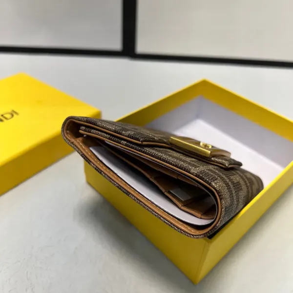 【2026】【FENDI 公式 旗艦店】フェンディ 財布 当日出荷 好評に付き再入荷!11*10cm 【2026】【FENDI 公式 旗艦店】フェンディ 財布 当日出荷 好評に付き再入荷!11*10cm