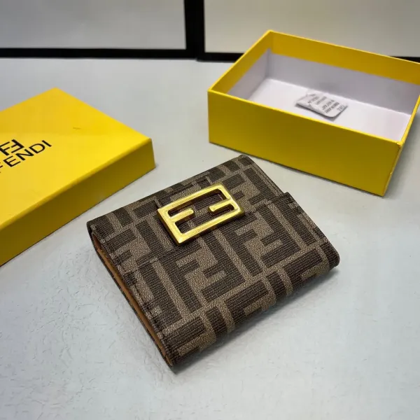 【2026】【FENDI 公式 旗艦店】フェンディ 財布 当日出荷 好評に付き再入荷!11*10cm 【2026】【FENDI 公式 旗艦店】フェンディ 財布 当日出荷 好評に付き再入荷!11*10cm