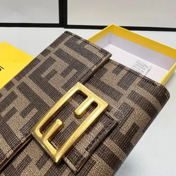 【2026】【FENDI 公式 旗艦店】フェンディ 財布 当日出荷 好評に付き再入荷!11*10cm 【2026】【FENDI 公式 旗艦店】フェンディ 財布 当日出荷 好評に付き再入荷!11*10cm