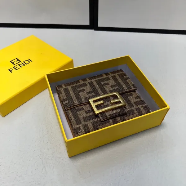 【2026】【FENDI 公式 旗艦店】フェンディ 財布 当日出荷 好評に付き再入荷!11*10cm 【2026】【FENDI 公式 旗艦店】フェンディ 財布 当日出荷 好評に付き再入荷!11*10cm