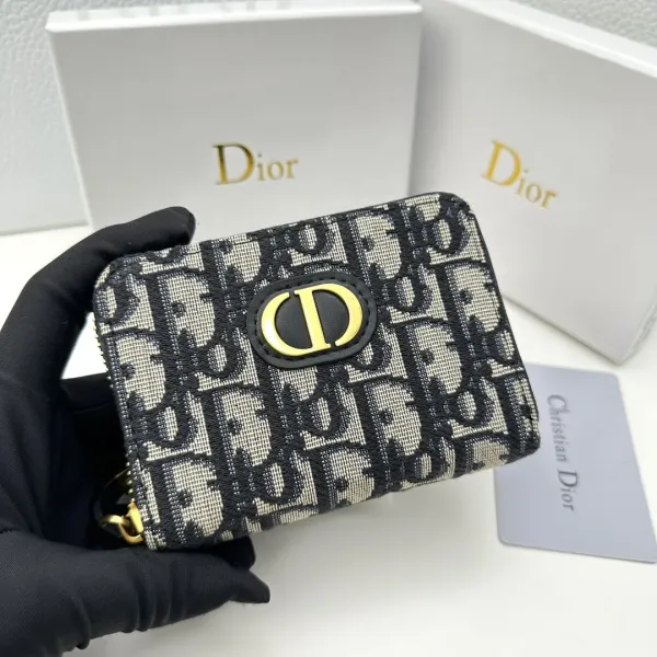 【2026】【DIOR 公式 旗艦店】ディオール 財布 当日出荷 好評に付き再入荷!12*8.5cm 【2026】【DIOR 公式 旗艦店】ディオール 財布 当日出荷 好評に付き再入荷!12*8.5cm