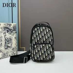 【2026】【DIOR 公式 旗艦店】ディオール リュックサック当日出荷 好評に付き再入荷!17*27*8cm 【2026】【DIOR 公式 旗艦店】ディオール リュックサック当日出荷 好評に付き再入荷!17*27*8cm
