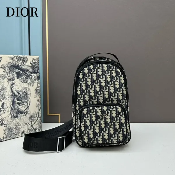 【2026】【DIOR 公式 旗艦店】ディオール リュックサック当日出荷 好評に付き再入荷!17*27*8cm 【2026】【DIOR 公式 旗艦店】ディオール リュックサック当日出荷 好評に付き再入荷!17*27*8cm