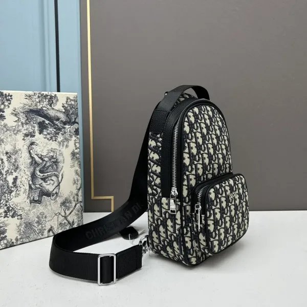 【2026】【DIOR 公式 旗艦店】ディオール リュックサック当日出荷 好評に付き再入荷!17*27*8cm 【2026】【DIOR 公式 旗艦店】ディオール リュックサック当日出荷 好評に付き再入荷!17*27*8cm