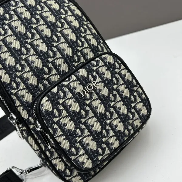 【2026】【DIOR 公式 旗艦店】ディオール リュックサック当日出荷 好評に付き再入荷!17*27*8cm 【2026】【DIOR 公式 旗艦店】ディオール リュックサック当日出荷 好評に付き再入荷!17*27*8cm