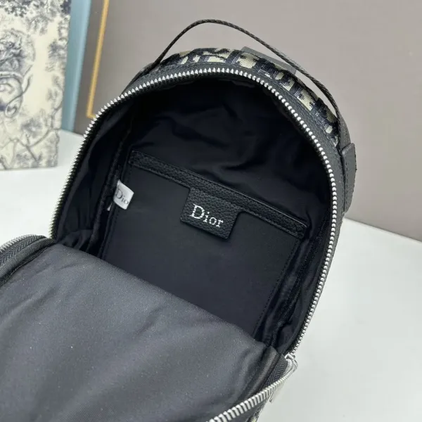 【2026】【DIOR 公式 旗艦店】ディオール リュックサック当日出荷 好評に付き再入荷!17*27*8cm 【2026】【DIOR 公式 旗艦店】ディオール リュックサック当日出荷 好評に付き再入荷!17*27*8cm