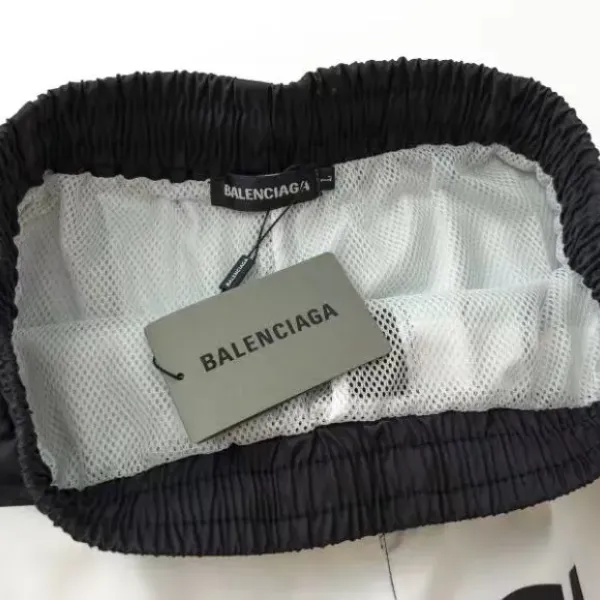 【2026】【BALENCIAGA  公式旗艦店】 バレンシアガ   ショートパンツ  ご好評に付き再入荷！
