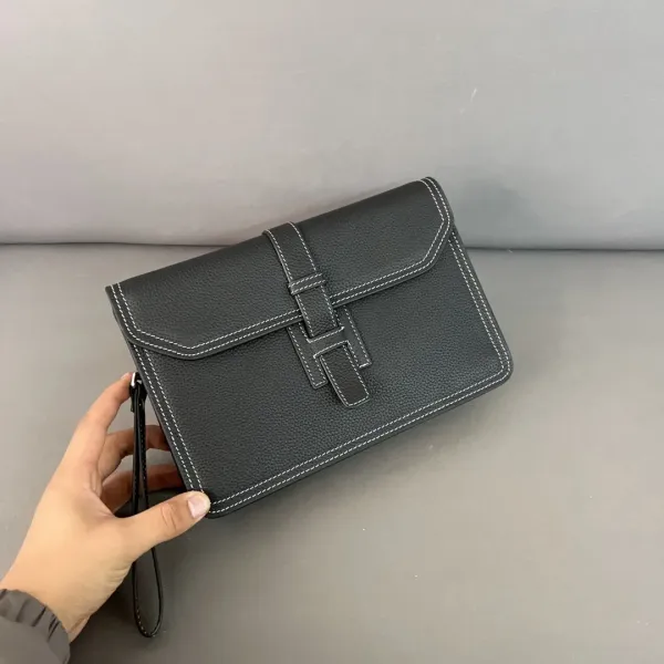 【2026】【HERMES 公式旗艦店】エルメス クラッチバッグ 当日出荷 好評に付き再入荷!26*17CM 【2026】【HERMES 公式旗艦店】エルメス クラッチバッグ 当日出荷 好評に付き再入荷!26*17CM