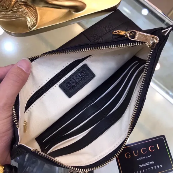 【2026】【GUCCI 公式 旗艦店】クッチ  クラッチバッグ 当日出荷 好評に付き再入荷！29*19CM