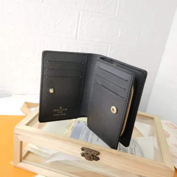 【2026】【LOUIS VUITTON公式 旗艦店】ルイヴィトン 財布 当日出荷 好評に付き再入荷!11*8.5*3.5CM 【2026】【LOUIS VUITTON公式 旗艦店】ルイヴィトン 財布 当日出荷 好評に付き再入荷!11*8.5*3.5CM
