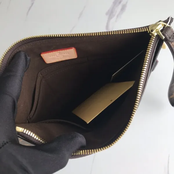 【2026】【LOUIS VUITTON公式 旗艦店】ルイヴィトン クラッチバッグ 当日出荷 好評に付き再入荷!24*17cm 【2026】【LOUIS VUITTON公式 旗艦店】ルイヴィトン クラッチバッグ 当日出荷 好評に付き再入荷!24*17cm